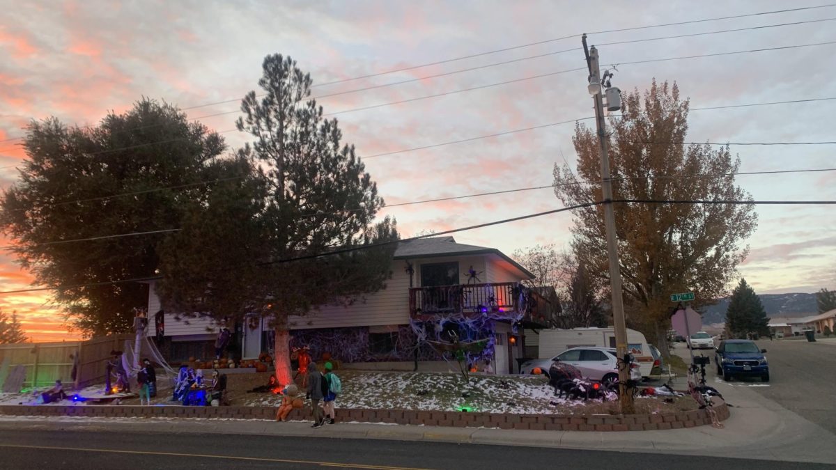 Students+are+greeted+to+a+Halloween+sunrise+as+they+walk+past+a+spooky+yard+display+at+the+corner+of+12th+and+Pennsylvania.+The+weather+is+forecasted+to+be+in+the+mid-30s+with+light+wind.